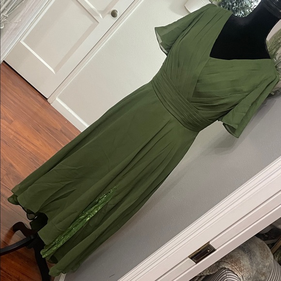 Dresses & Skirts - Pomuyo. Neck Mother of The Bride Dresses with Slit Short Sleeve Chiffon and lace